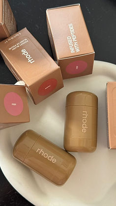 Rhode Skin Pocket Blush khubsurti.pk